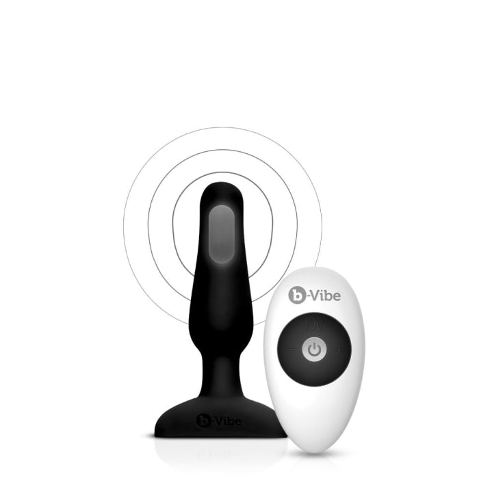 b-Vibe Novice Plug in black: remote-control vibrating silicone anal plug with its white b-Vibe remote